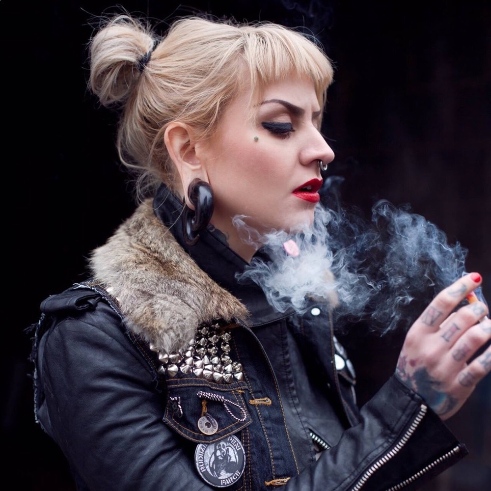 Meet your posher -🙃Leashy